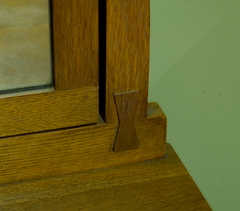  Beautiful and functional raised butterfly key joinery on the mirror support. 